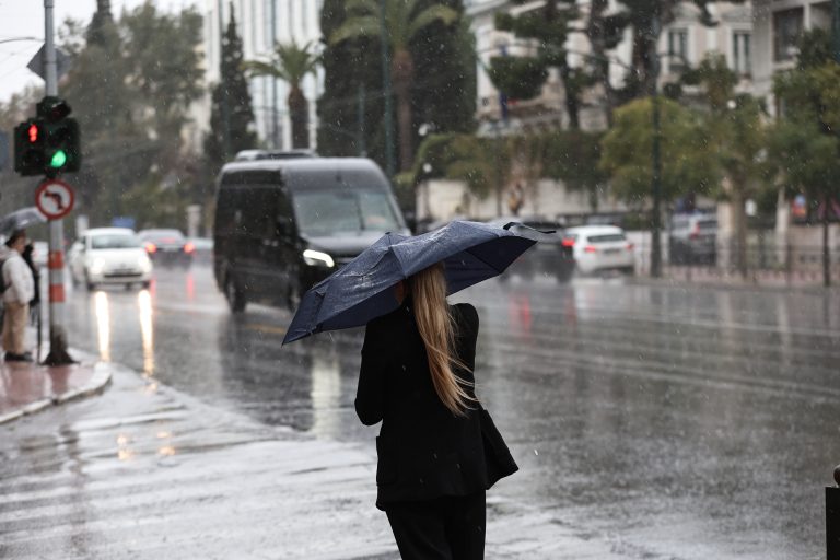 Άστατος με βροχές και ισχυρούς ανέμους ο καιρός αύριο – Σε επιφυλακή για πυρκαγιές (video)