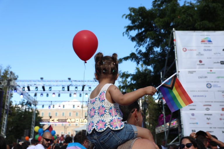 Πολιτικό «παρών» στο Athens Pride 2026 – Ποιοί φωτογραφήθηκαν με τον κόσμο (Video)