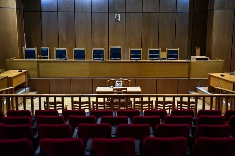 Δίκη για τα Τέμπη: Αναβολή επ’ αόριστον για τον ελεγκτή της σύμβασης 717