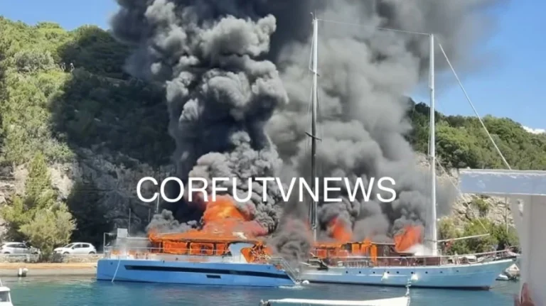 Πύρινος εφιάλτης στους Παξούς: Σκάφη τυλίχθηκαν στις φλόγες στο λιμάνι του Γαΐου – Βυθίστηκε ιστιοφόρο (VIDEO)