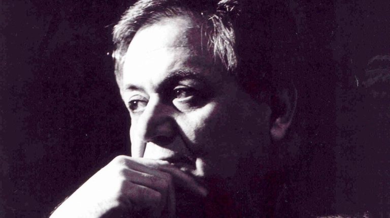 Μάνος Χατζιδάκις: 32 χρόνια χωρίς τον άνθρωπο που έδωσε μελωδία στην ελληνική ψυχή