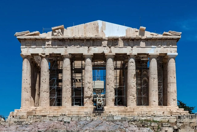 Ιστορική στιγμή για τον Παρθενώνα: Ολοκληρώθηκε το δυτικό αέτωμα δύο αιώνες μετά
