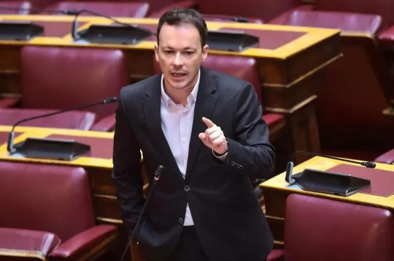 Η σύγκρουση με την ΕΛ.Α.Σ. είναι αυτοκαταστροφική