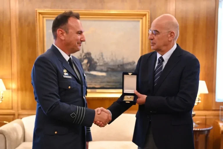 Δένδιας για πιλότο του F-16: «Αποτελεί πρότυπο επαγγελματισμού και ψυχραιμίας»