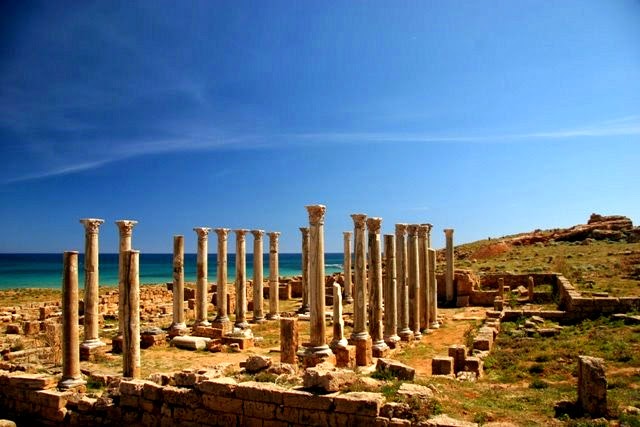 Λιβύη: Στο φως θέατρο και σπάνιος ελληνικός ιππόδρομος