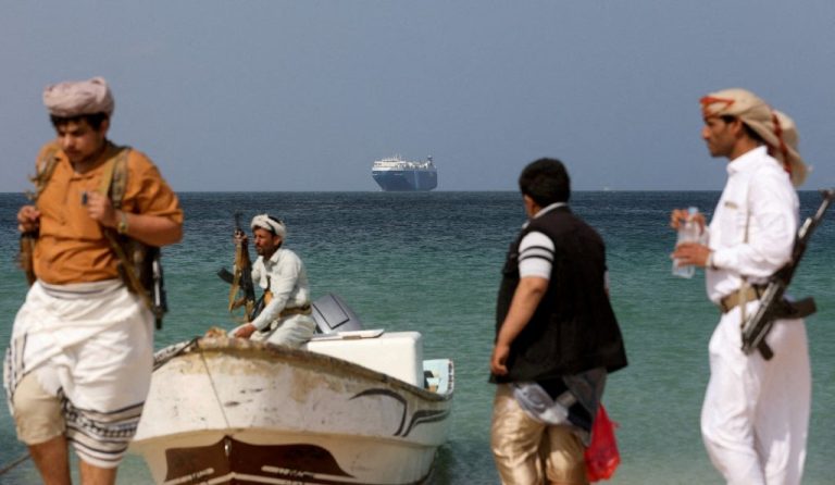 Οι Χούθι απαγόρευσαν τη ναυσιπλοΐα προς τα λιμάνια της Σαουδικής Αραβίας – Συναγερμός στη διεθνή ναυτιλία