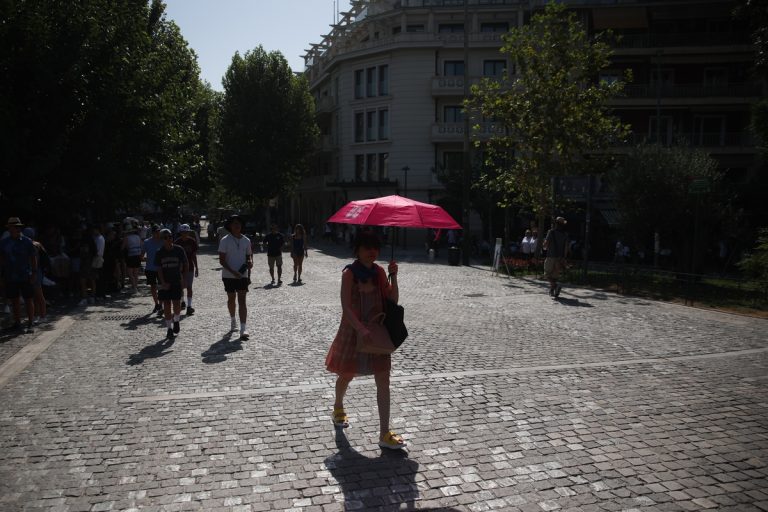 Σε επιφυλακή οι υπηρεσίες του Δήμου Αθηναίων λόγω καύσωνα – Αναλυτικά τα μέτρα προστασίας