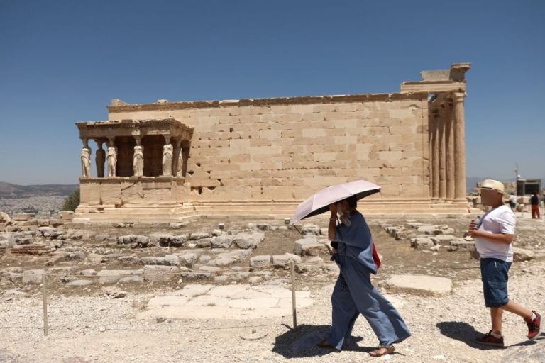 Ελλάδα: Καύσωνας διαρκείας έως την Τετάρτη – Έρχεται εκτίναξη έως 43°C