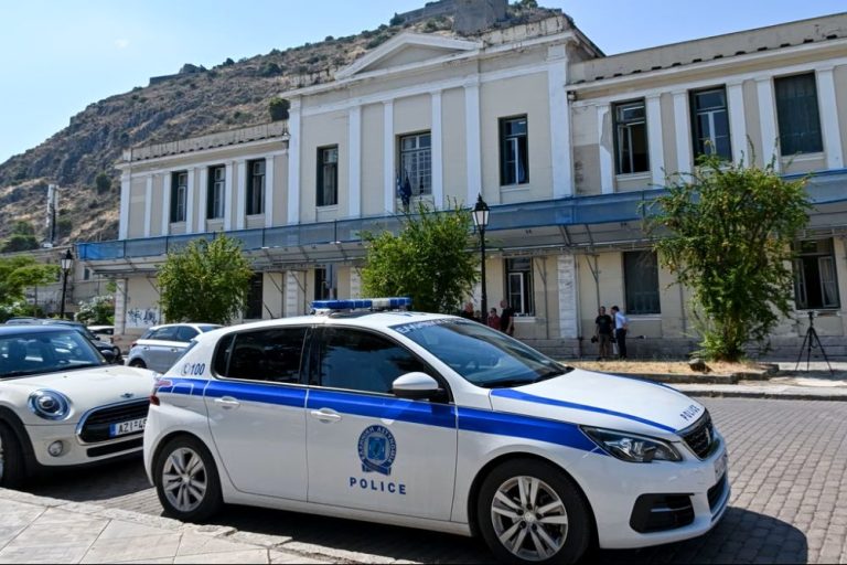 Άργος: Θρήνος για τον θάνατο του 20χρονου που πυροβολήθηκε από αστυνομικούς (video)