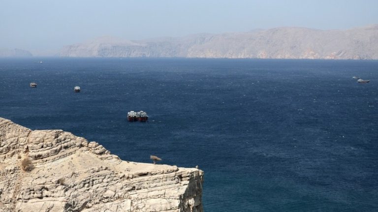 Αμερικανικός στρατός: «Τα Στενά του Ορμούζ παραμένουν ανοιχτά για όλα τα πλοία που κινούνται νόμιμα»