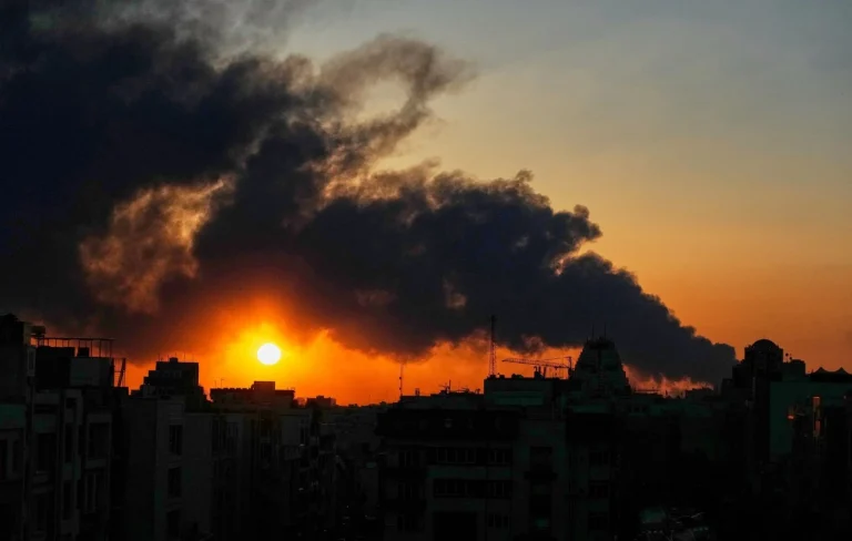 Ολονύχτιο σφυροκόπημα των ΗΠΑ στο Ιράν μετά από τον θάνατο των 2 αμερικανών στρατιωτών