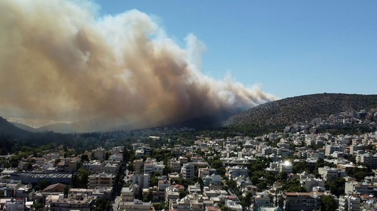 Σε πύρινο κλοιό το Χαϊδάρι (VIDEOS)