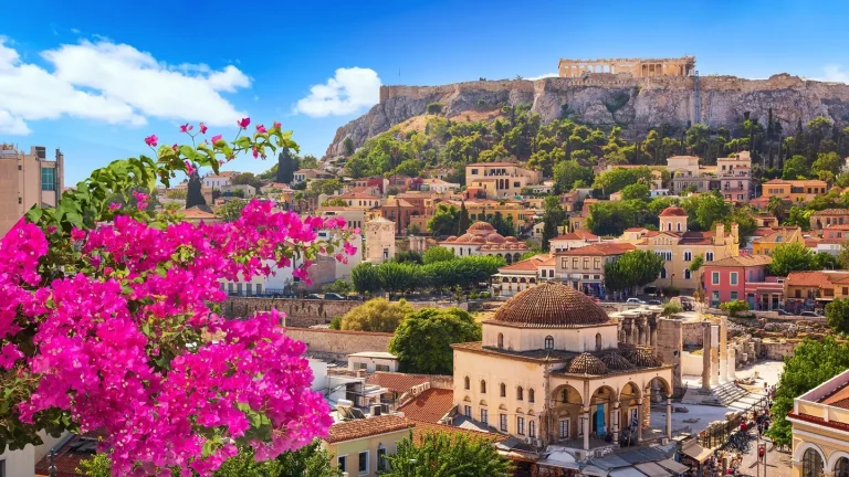 Forbes: Αθήνα, Θεσσαλονίκη, Κέρκυρα, Τρίκαλα και Καλαμάτα στις επιλογές για Αμερικανούς συνταξιούχους (Video)