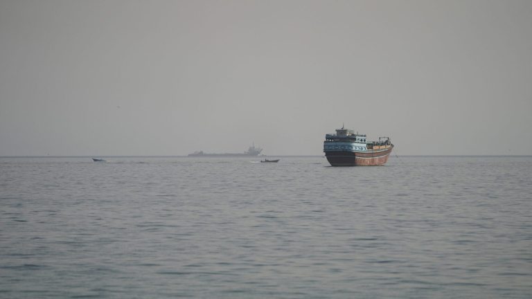 Ερυθρά Θάλασσα: Νέα επικίνδυνη φάση για τη ναυτιλία μετά την επίθεση στο «Tihamah»