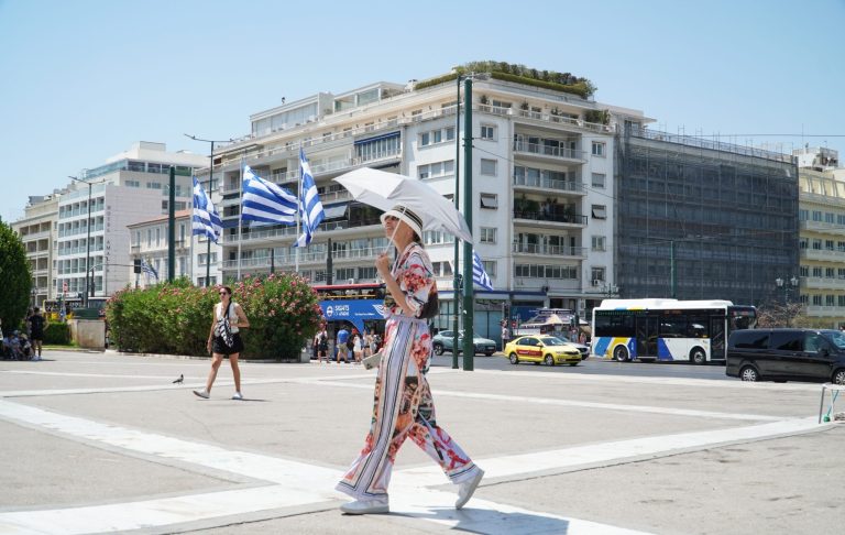 Σε κλοιό καύσωνα από σήμερα η χώρα – Που θα δείξει 42άρια ο υδράργυρος (video)