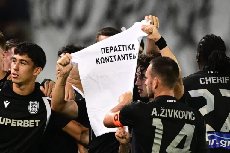 «Περαστικά Κωνσταντέλια»: Η αφιέρωση των παικτών του ΠΑΟΚ μετά το γκολ του Πέλκα στο Περιστέρι