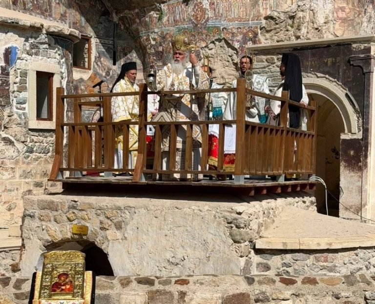 Παναγία Σουμελά: Συγκίνηση στη Θεία Λειτουργία στον Πόντο παρά τους τουρκικούς περιορισμούς (Video)