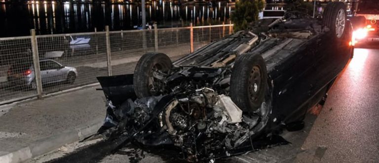 Αμφιλοχία: Απεγκλωβίστηκε τραυματισμένος ο οδηγός αναποδογυρισμένου ΙΧ (PHOTO)
