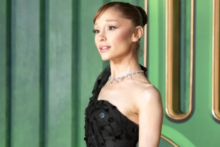 Η Ariana Grande γύρισε σε παλιό της έρωτα και το έκανε Instagram official (PHOTOS)