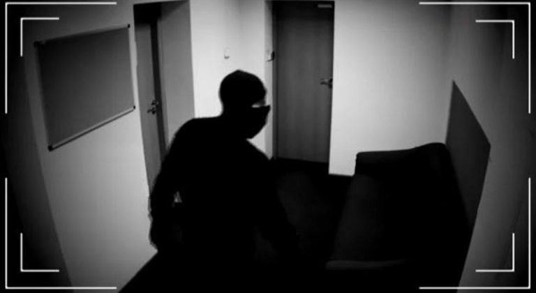Πώς να προστατέψετε το σπίτι σας από τους κλέφτες όταν λείπετε για διακοπές (VIDEO)