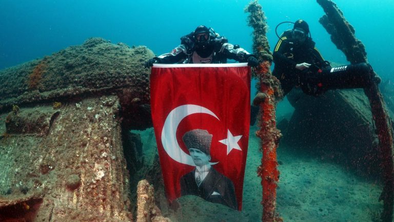 Τουρκία: Η «Ημέρα της Νίκης» και των “Ενόπλων Δυνάμεων” με παρελάσεις, σημαίες και μηνύματα Ερντογάν για «σχέδια» κατά της χώρας