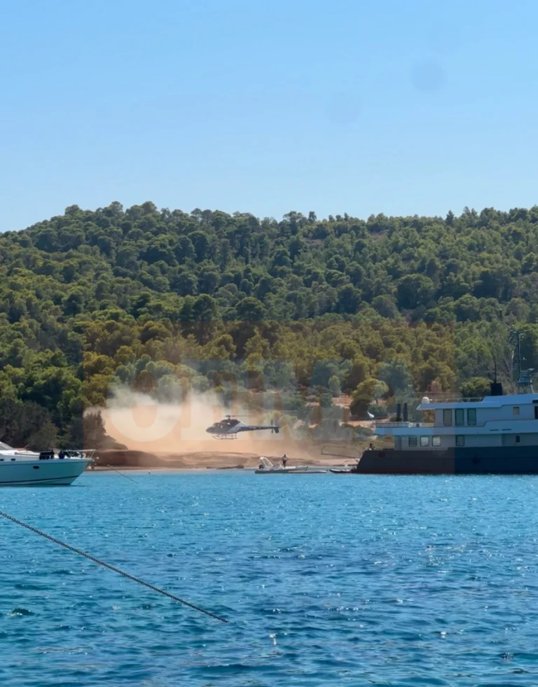 Σπέτσες: Συνελήφθη επιβάτης του ελικοπτέρου που προσγειώθηκε σε παραλία – Πέταξε σακουλάκι με ναρκωτικά (Video)