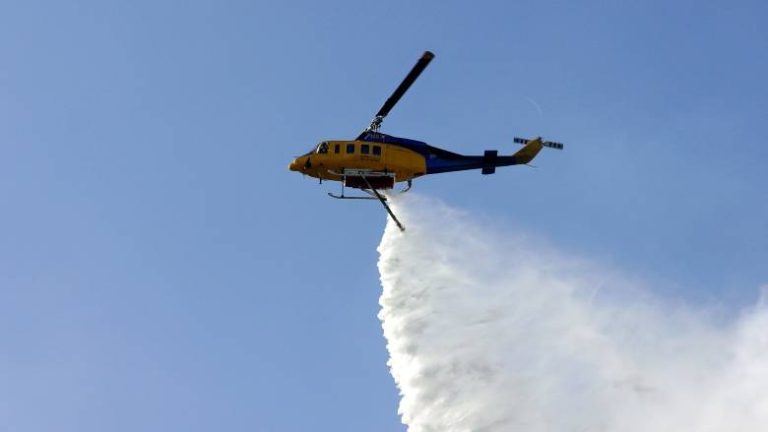 Πυρκαγιά τώρα στο Σπαθοβούνι Κορινθίας