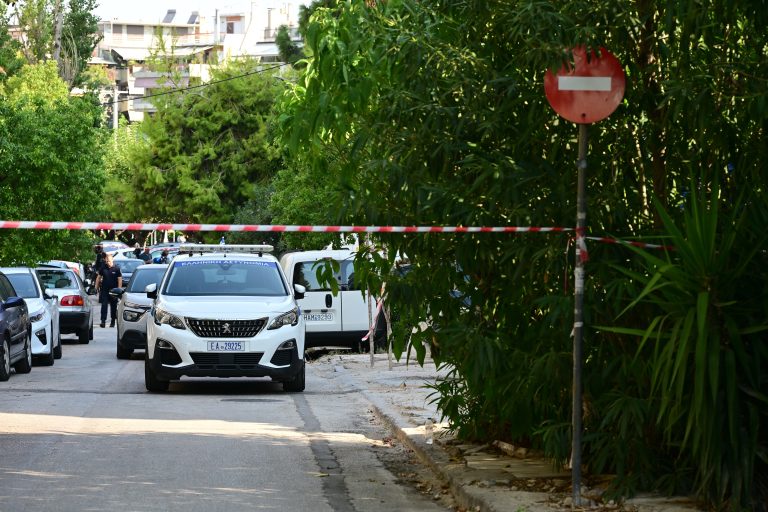 Νέα Σμύρνη: Νέα στοιχεία για τη γυναικοκτονία της 45χρονης – Τρεις φορές την πυροβόλησε με περίστροφο ο δράστης
