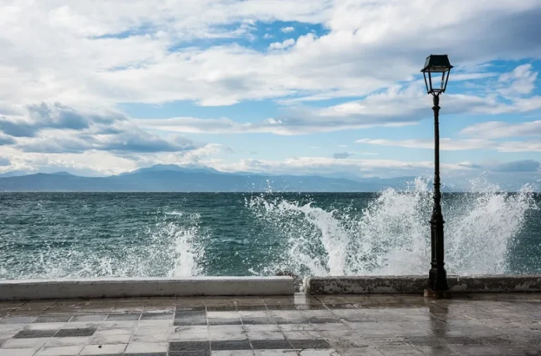 Καιρός: Με 9 μποφόρ και ριπές άνω των 100 χλμ./ώρα μπαίνουμε στον Δεκαπενταύγουστο