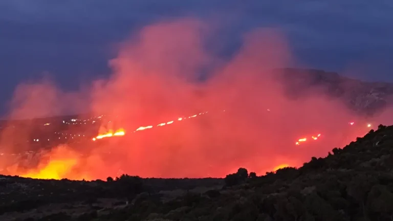 Κως: Μάχη με τις φλόγες στο Πυλί (PHOTOS)