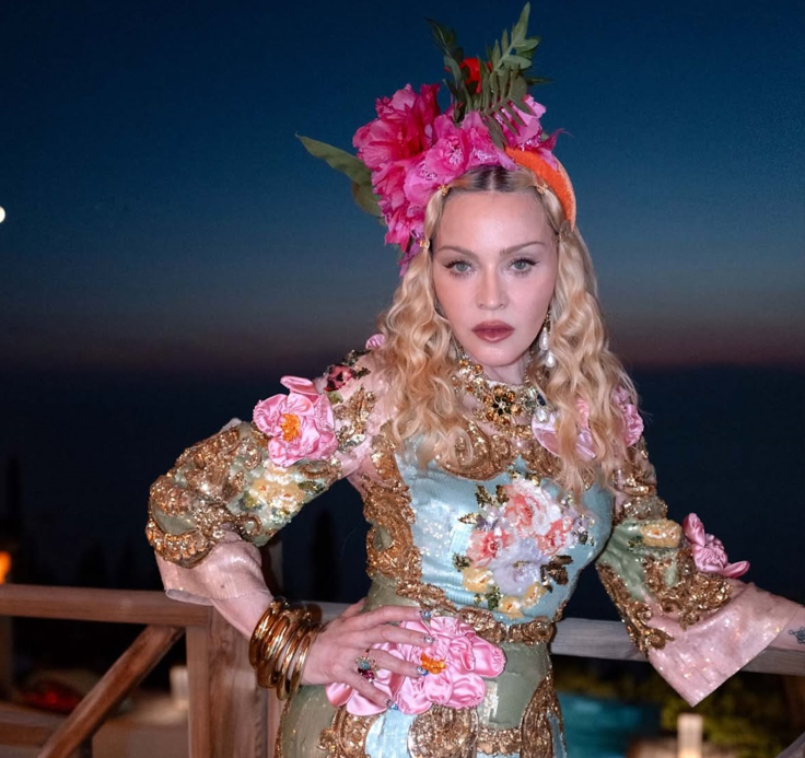 Madonna: Γιόρτασε τα γενέθλιά της στην Κέρκυρα με χορό, σπασμένα πιάτα και… γάτες