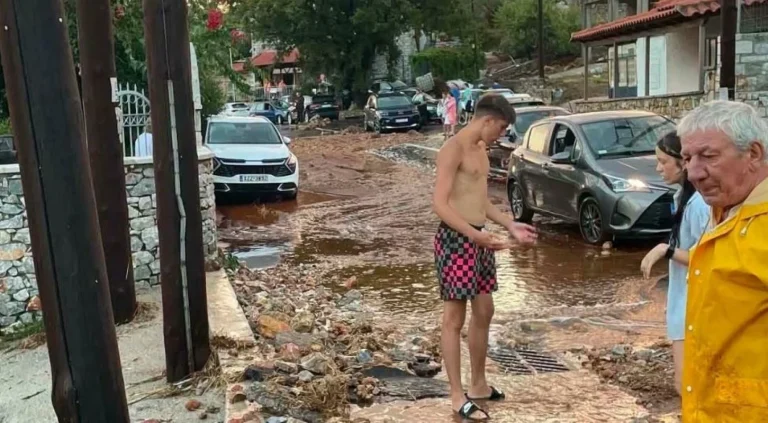 «Πνίγηκε» η Ανατολική Μάνη – Οι δρόμοι μετατράπηκαν σε χείμαρρους, πολλές ζημιές (photo+video)