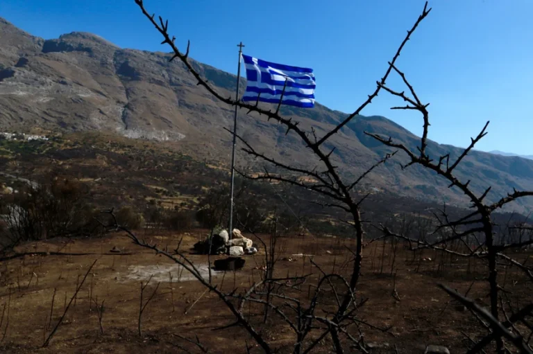 Κρύα Βρύση: Η συγκινητική κίνηση για τους δύο πυροσβέστες που σκοτώθηκαν στη φωτιά (photo)