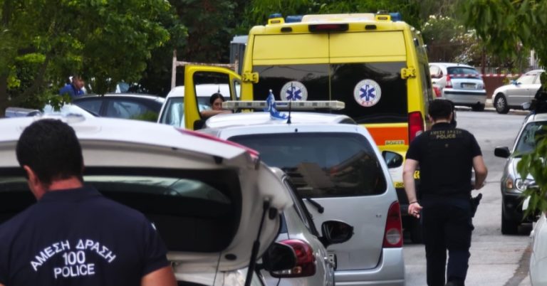 Νέα Σμύρνη: Δύο νεκροί από πυροβολισμούς σε είσοδο πολυκατοικίας – Για δολοφονία και αυτοκτονία κάνουν λόγο οι Αρχές (video)