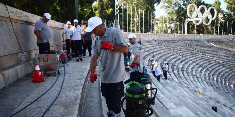 Παναθηναϊκό Στάδιο: Ξεκίνησε η επιχείρηση καθαρισμού των μαρμάρων μετά από 120 χρόνια (photos+video)