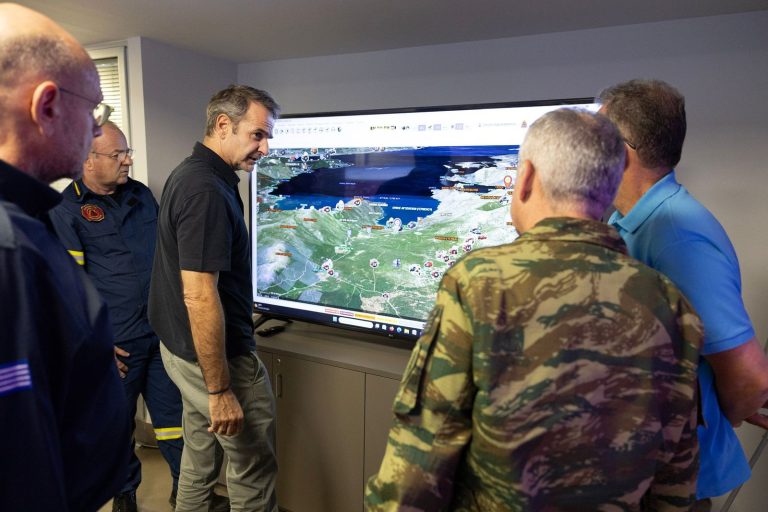 Ψάθα: Συλλυπητήρια για τον Δανό χειριστή και τον Έλληνα συντονιστή του πυροσβεστικού ελικοπτέρου – «Μας γεμίζει όλους με οδύνη»