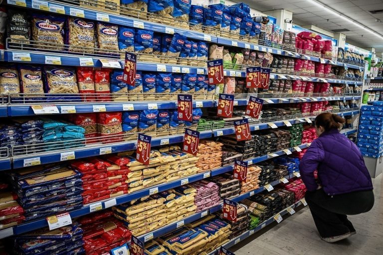 Σούπερ μάρκετ: Μειώσεις έως 30% σε 1.660 προϊόντα – Παράταση στην επιδότηση του ντίζελ