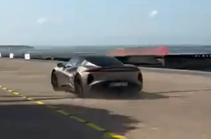 Θεσσαλονίκη: Δεν είμαστε καλά! Supercars έκαναν «πίστα» τη Νέα Παραλία – Χειροπέδες στον διοργανωτή