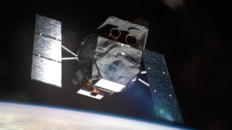 Δεν κατάφεραν να το σώσουν: Το Swift της NASA αφήνει το Διάστημα και επιστρέφει στη Γη