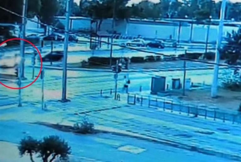 Βούλα: Εγκεφαλικά νεκρός ο 39χρονος μοτοσικλετιστής – Ελεύθερος με όρους ο οδηγός ταξί (video)