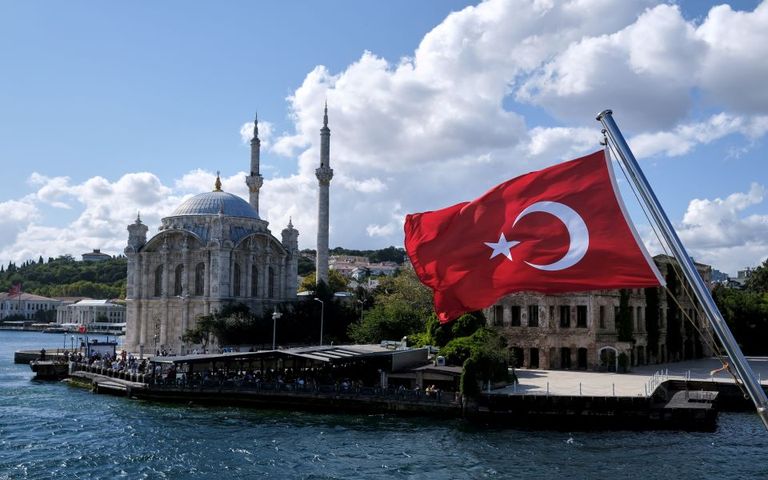 Bloomberg: Πως και γιατί η Τουρκία χάνει το πλεονέκτημα του «φθηνού τουριστικού προορισμού»