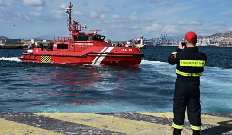 Στο Λαύριο το νέο πυροσβεστικό-διασωστικό σκάφος των 4,5 εκατ. ευρώ – Φτάνει τους 32 κόμβους και επιχειρεί στην ανοικτή θάλασσα (Video)