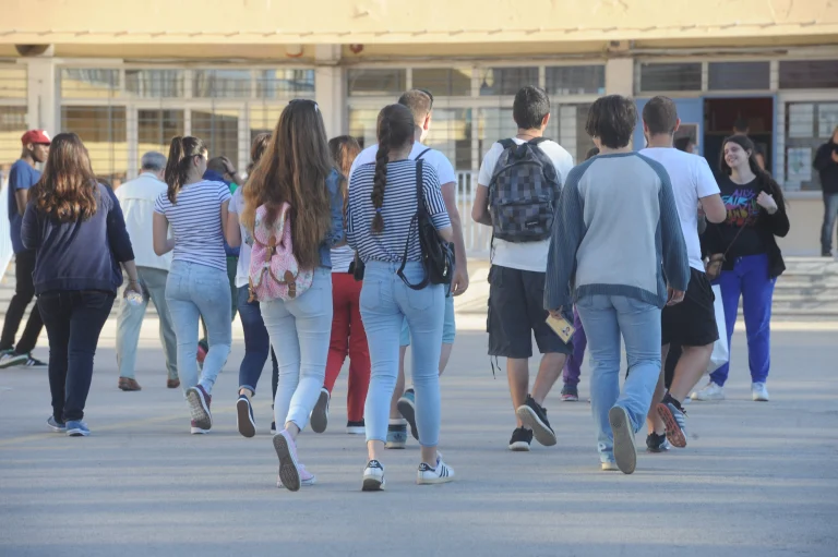 PISA 2025: Σχεδόν ένας στους δύο Έλληνες μαθητές κάτω από το βασικό επίπεδο γνώσεων