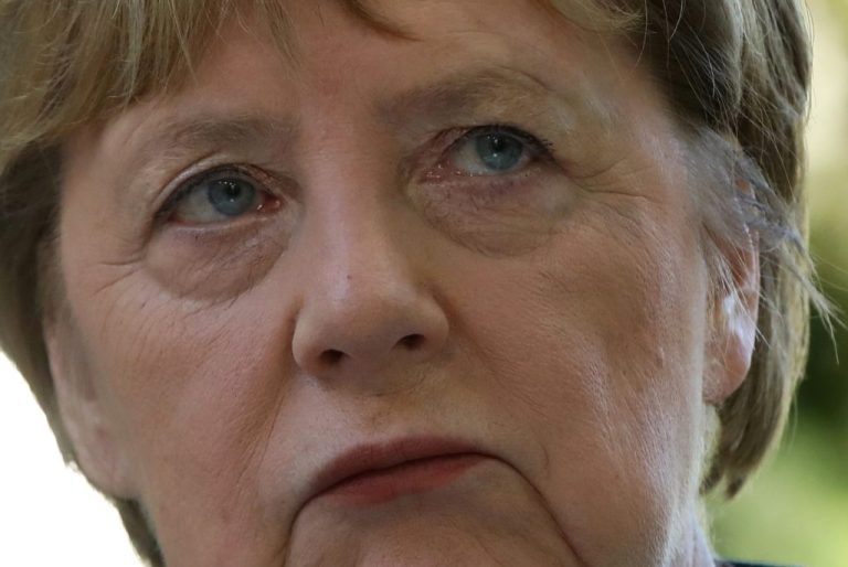 Μέρκελ για τη σαρωτική άνοδο του AfD: «Ματώνει η καρδιά μου»