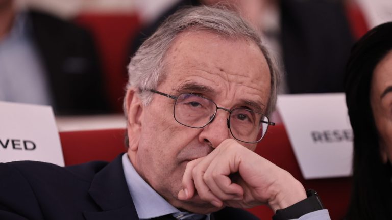 Ανεβαίνουν οι τόνοι: «Ας ανησυχεί για τη δική του υστεροφημία» απάντησε ο Σαμαράς για Μητσοτάκη (Video)