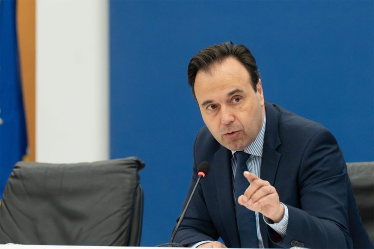 Παπαστεργίου: «Το επόμενο βήμα είναι να καταργήσουμε τα πιστοποιητικά» – Πάνω από 400 κάμερες ΑΙ στους δρόμους