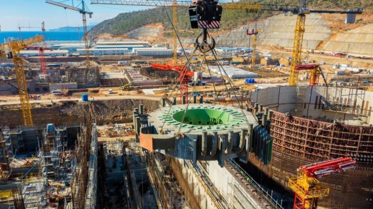 Το Ουζμπεκιστάν περιορίζει τον ρόλο της Rosatom – Το «μάθημα» από τις καθυστερήσεις στο τουρκικό Ακούγιου