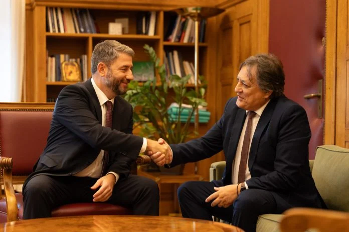 Στο ΠΑΣΟΚ προσχώρησε ο βουλευτής Αλέξανδρος Αυλωνίτης – Η ανακοίνωση μετά τη συνάντηση με τον Νίκο Ανδρουλάκη