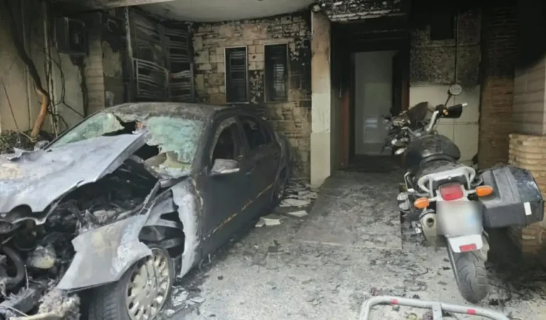 Βίντεο ντοκουμέντο από την εμπρηστική επίθεση στου Ζωγράφου – Καρέ καρέ η στιγμή που ο δράστης βάζει φωτιά στο αυτοκίνητο του αντιδημάρχου
