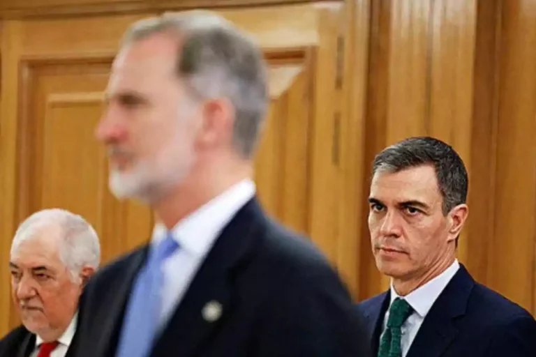 Φταίει ο βασιλιάς; Σπάνια δημόσια κόντρα Σάντσεθ με το παλάτι για τη Θέουτα